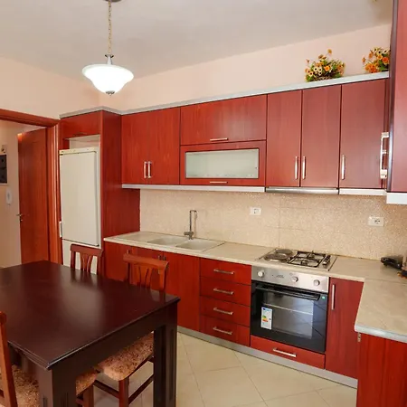 Apartment Tolle Lage & Aussicht, 3 Min Zum Sarandë